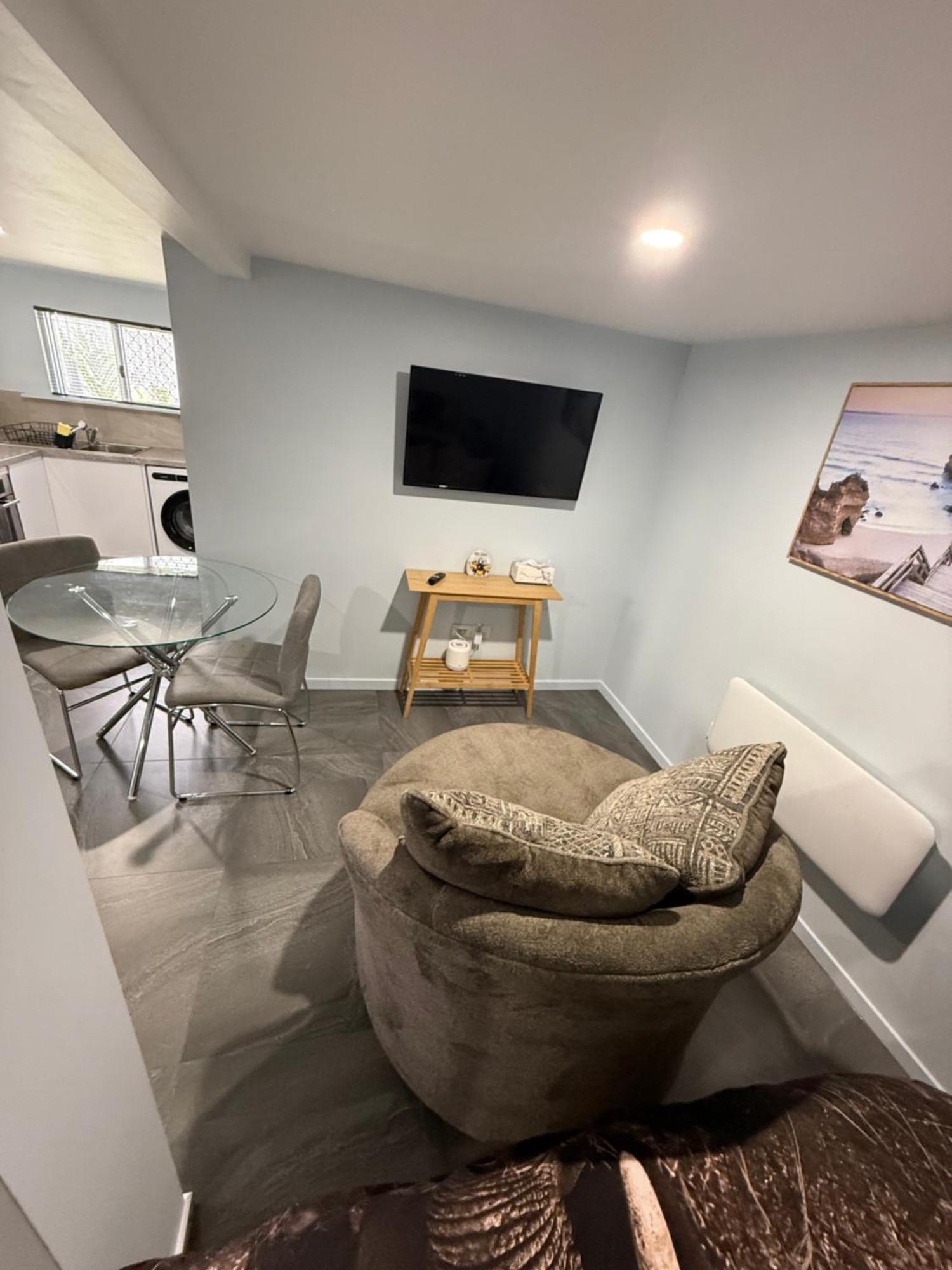 Bee House Hotel Dinmore Ngoại thất bức ảnh