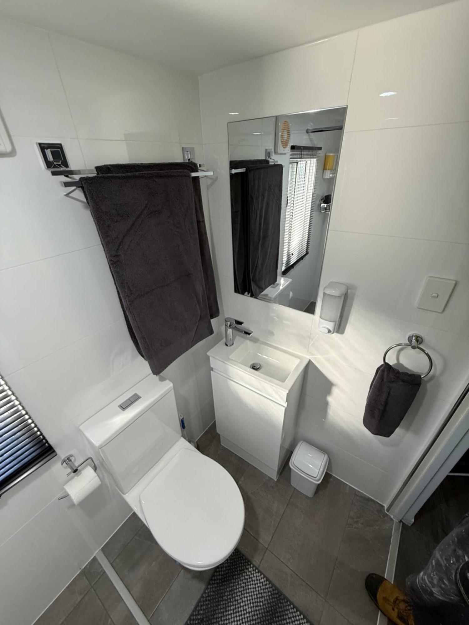 Bee House Hotel Dinmore Ngoại thất bức ảnh